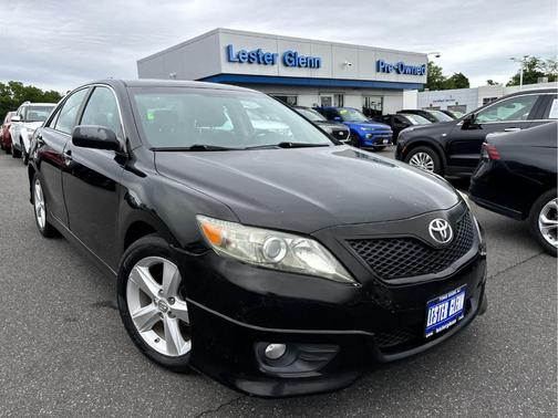 Black 2011 Toyota Camry SE