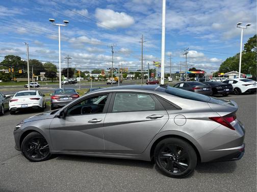 Metal 2023 Hyundai ELANTRA SEL