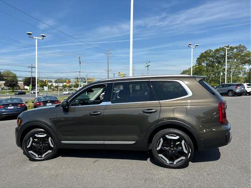 Dark Moss 2024 Kia Telluride S