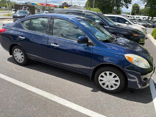 Blue Onyx 2014 Nissan Versa 1.6 SV