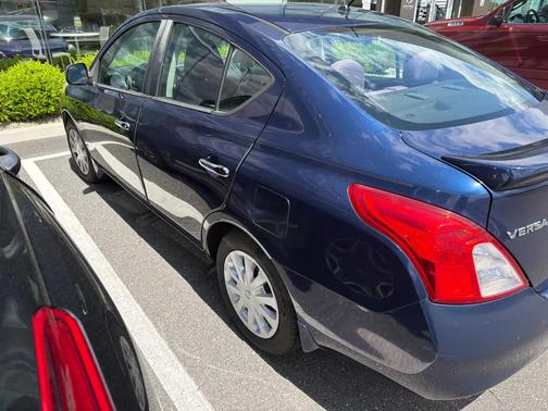 Blue Onyx 2014 Nissan Versa 1.6 SV