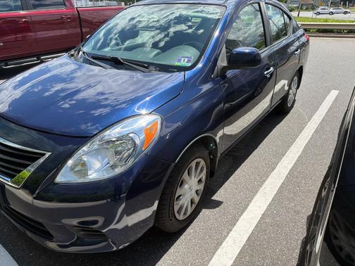 Blue Onyx 2014 Nissan Versa 1.6 SV