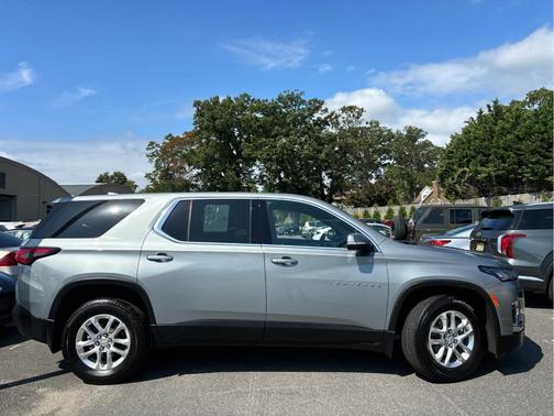 2023 Chevrolet Traverse LS
