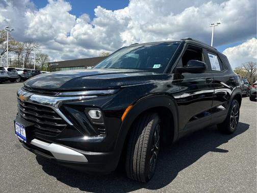 Mosaic Black Metallic 2026 Chevrolet Trailblazer LT