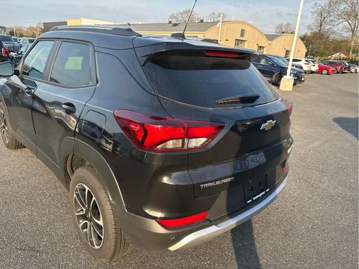 Mosaic Black Metallic 2026 Chevrolet Trailblazer LT