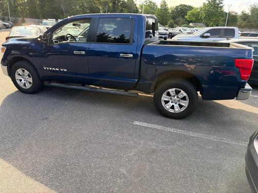 Deep Blue Pearl 2018 Nissan Titan SV