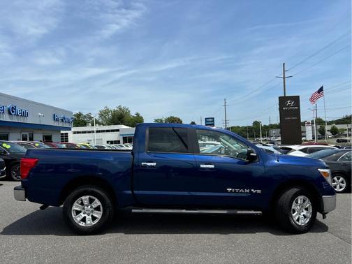 Deep Blue Pearl 2018 Nissan Titan SV