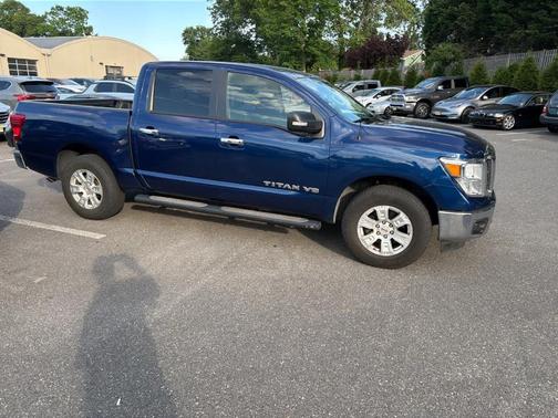 Deep Blue Pearl 2018 Nissan Titan SV