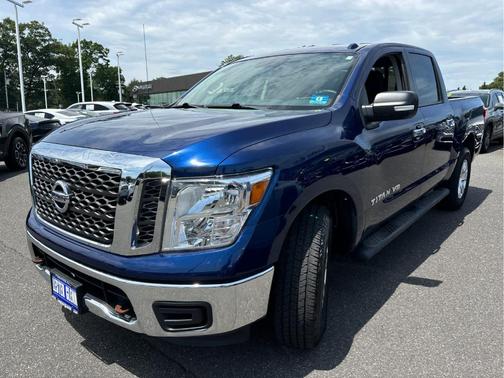 Deep Blue Pearl 2018 Nissan Titan SV