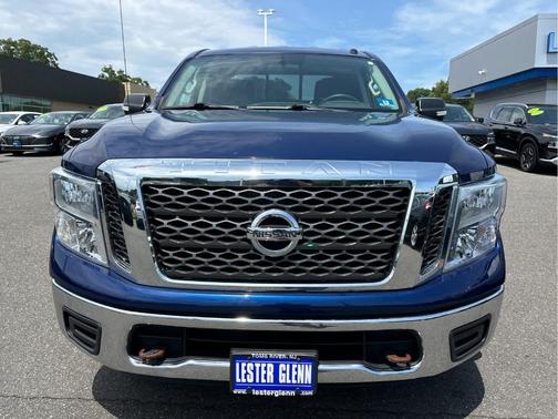 Deep Blue Pearl 2018 Nissan Titan SV