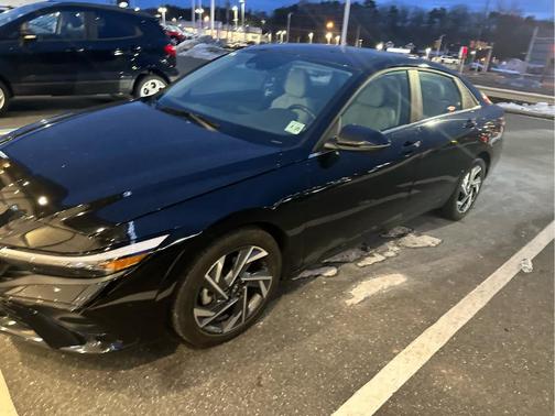 2024 Hyundai ELANTRA Limited