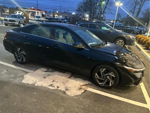 2024 Hyundai ELANTRA Limited