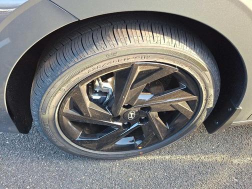 2026 Hyundai ELANTRA SEL