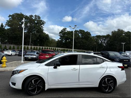 2023 Nissan Versa 1.6 SR