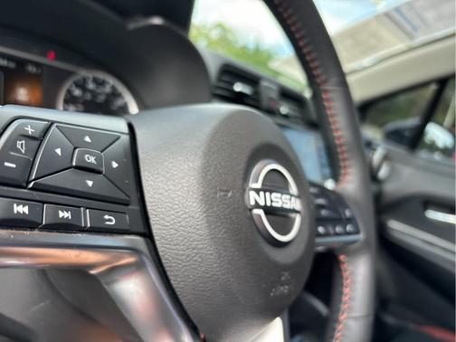 2023 Nissan Versa 1.6 SR