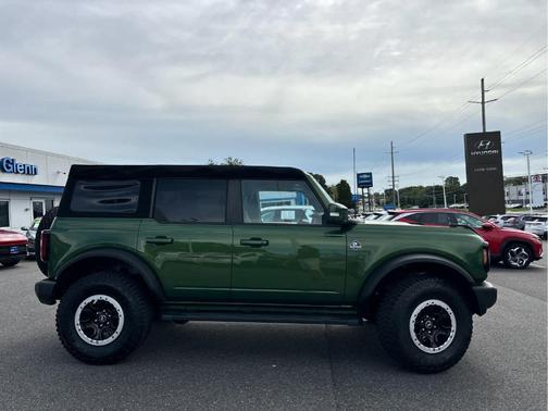 Green 2023 Ford Bronco Outer Banks