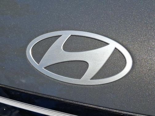 Gray Pearl 2026 Hyundai KONA SEL Premium