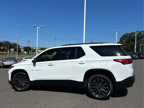 Summit White 2023 Chevrolet Traverse RS