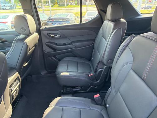 Summit White 2023 Chevrolet Traverse RS