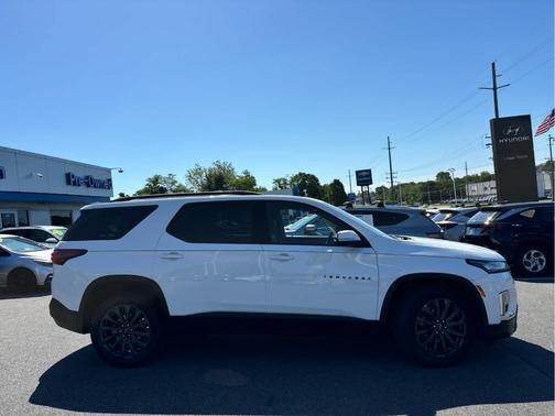 Summit White 2023 Chevrolet Traverse RS