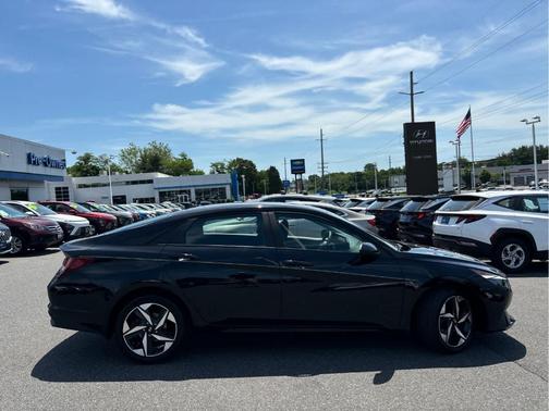 Onyx Black 2023 Hyundai ELANTRA SEL