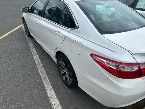 Blizzard Pearl 2015 Toyota Camry XSE