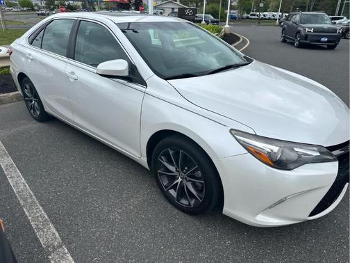 Blizzard Pearl 2015 Toyota Camry XSE