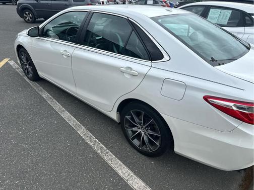 Blizzard Pearl 2015 Toyota Camry XSE