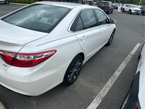 Blizzard Pearl 2015 Toyota Camry XSE