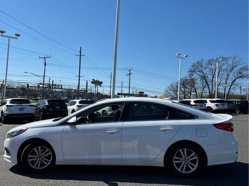 Quartz White Pearl 2017 Hyundai SONATA SE