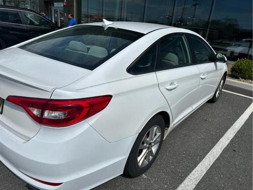 Quartz White Pearl 2017 Hyundai SONATA SE