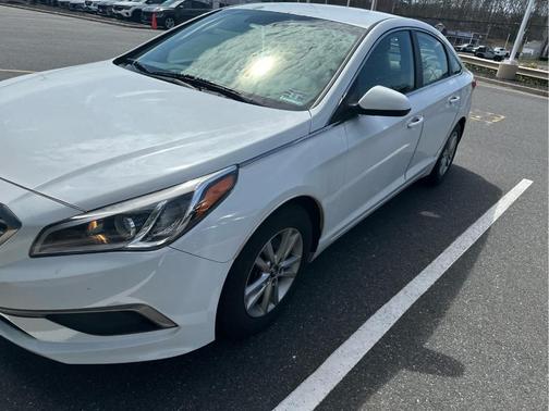 Quartz White Pearl 2017 Hyundai SONATA SE