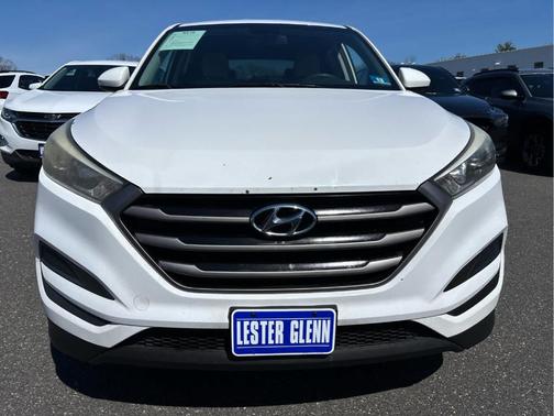 Dazzling White 2016 Hyundai TUCSON SE