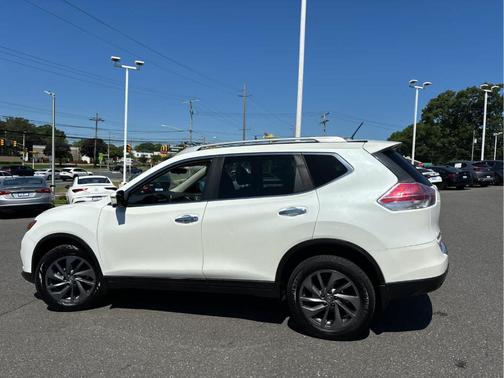 Pearl White 2016 Nissan Rogue SL