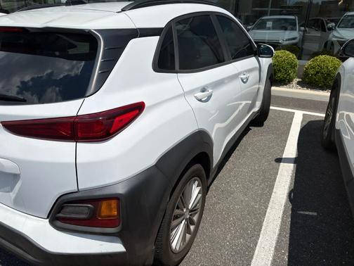 Chalk White 2019 Hyundai KONA SEL