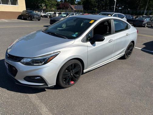 Silver Ice Metallic 2018 Chevrolet Cruze LT