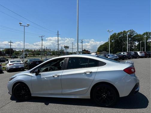 Silver Ice Metallic 2018 Chevrolet Cruze LT