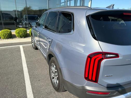 Everlasting Silver 2020 Kia Telluride EX