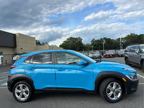 2022 Hyundai KONA SEL