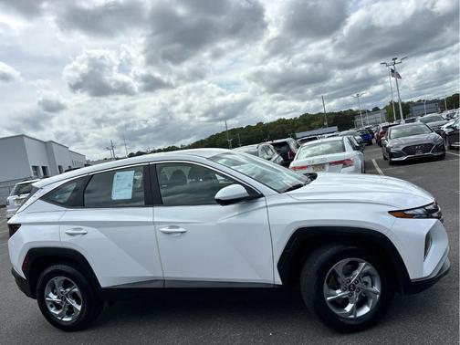 2023 Hyundai TUCSON SE