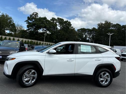 2023 Hyundai TUCSON SE