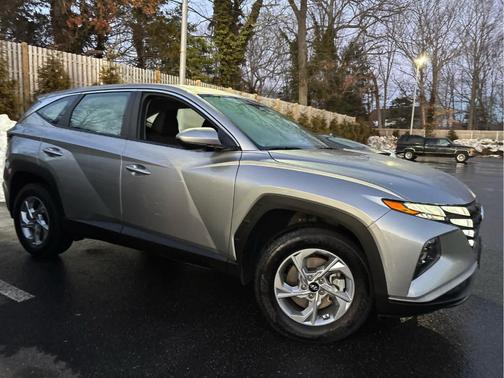 2023 Hyundai TUCSON SE