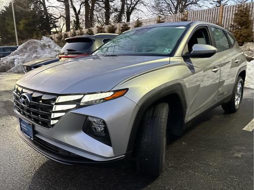 2023 Hyundai TUCSON SE