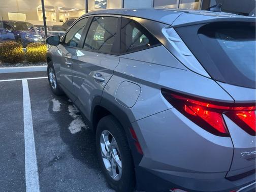 2023 Hyundai TUCSON SE