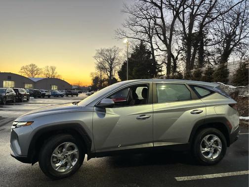 2023 Hyundai TUCSON SE