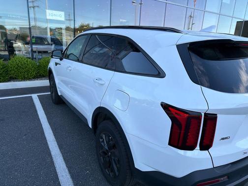 Glacial White Pearl 2021 Kia Sorento S