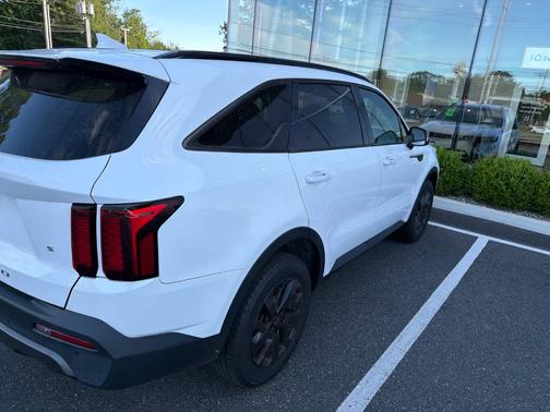 Glacial White Pearl 2021 Kia Sorento S