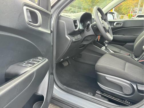 2023 Hyundai VENUE SE