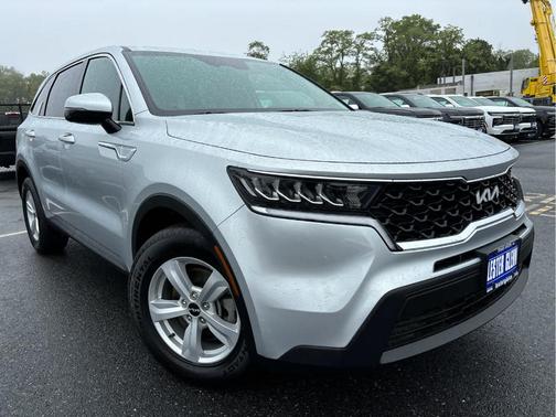 2022 Kia Sorento LX