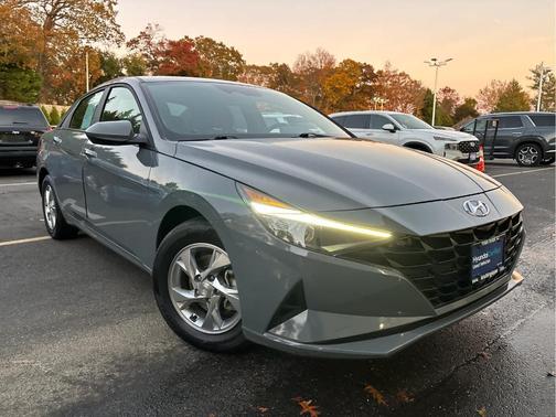 2023 Hyundai ELANTRA SE